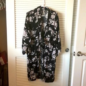 Robe/coverup NWOT